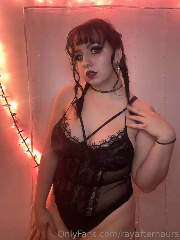 Binged Wednesday yesterday and couldn’t help but do a shoot ..