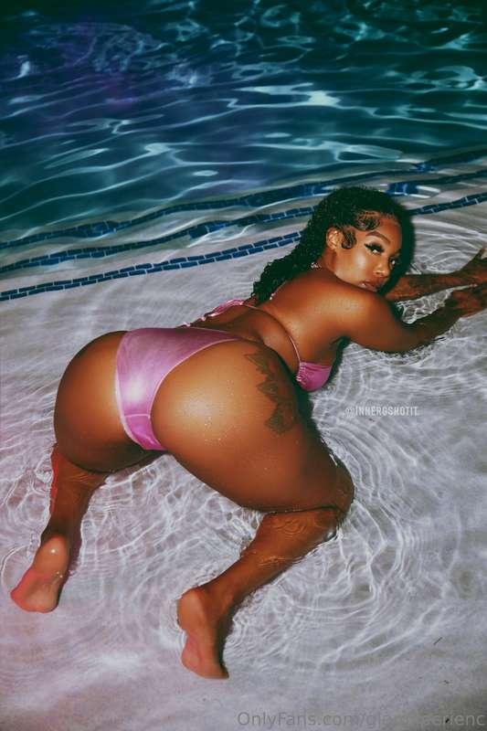 I need to be fucked here ! 