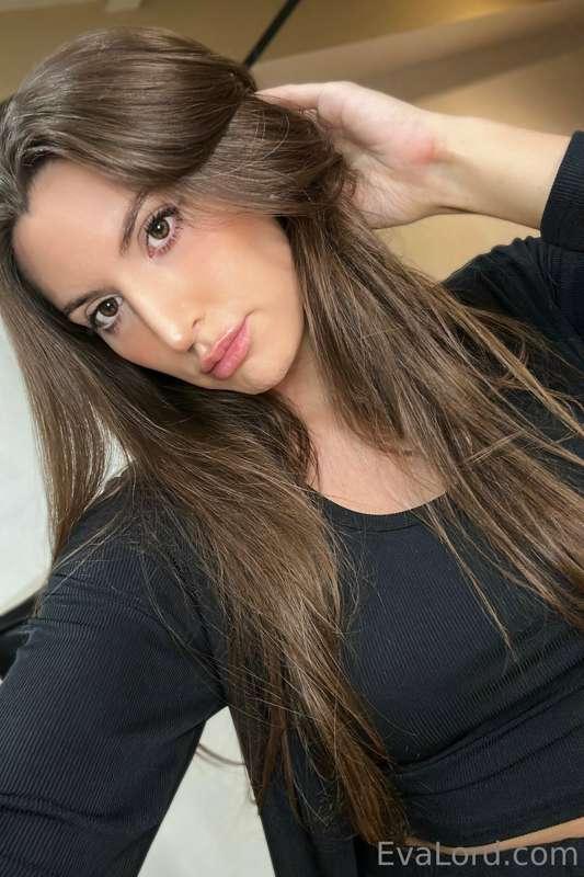 Like if you'd happily go to bed with me every night 😜🤍