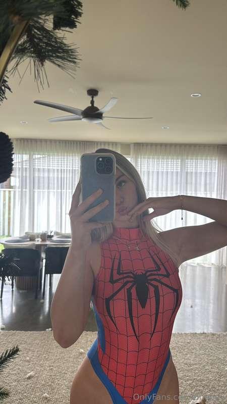 This Spider-Woman doesn’t swing… unless it’s with you 😈