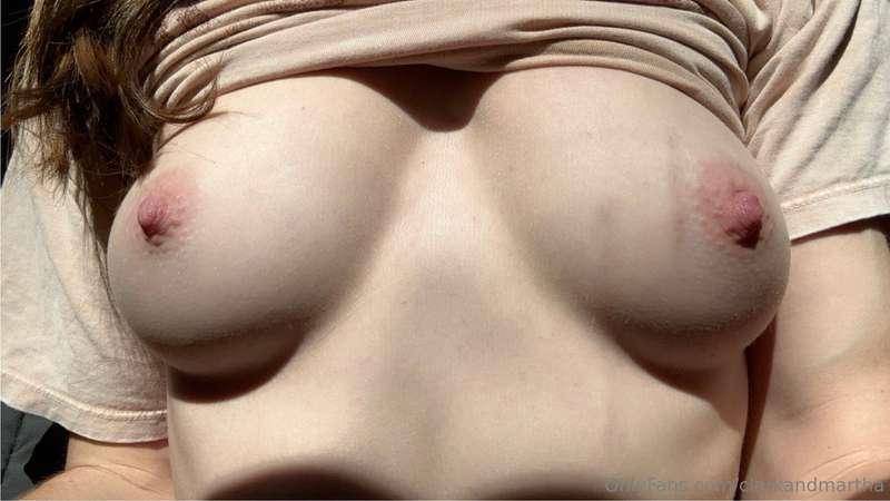 I love showing you my boobs and pussy 🥰☀️😇