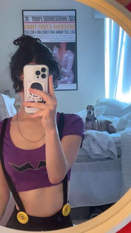 Behind the scenes of me getting into Waluigi cosplay 💟