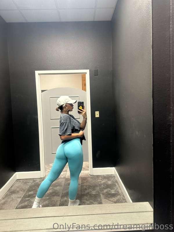 a booty pic a day keeps the blue balls away😘