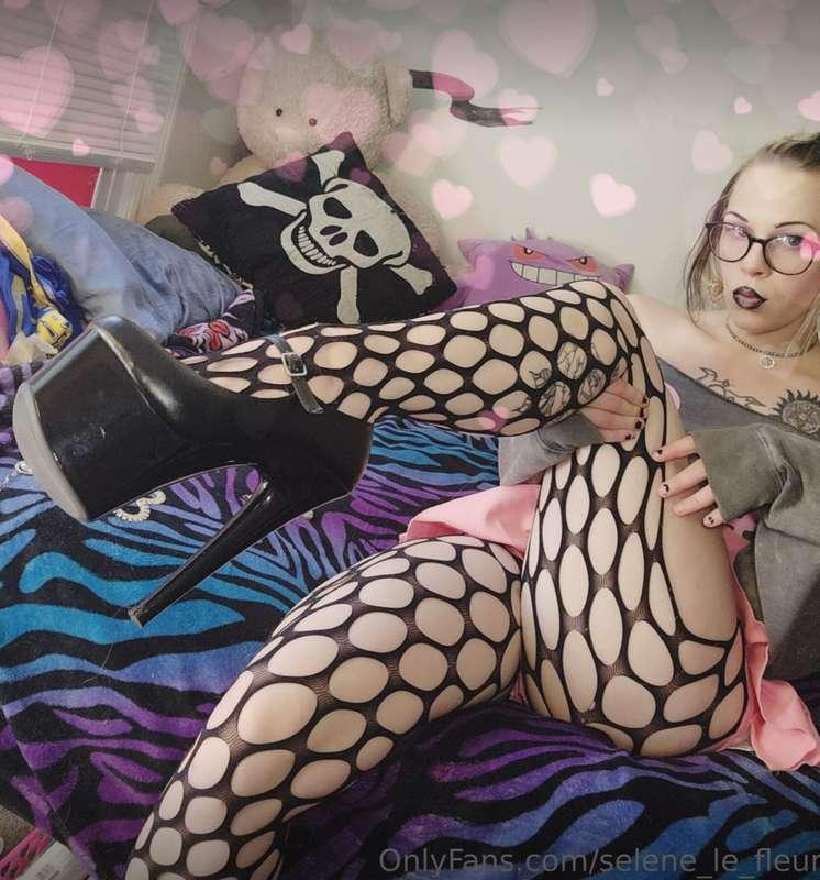 @littlelunavalentine 🖤