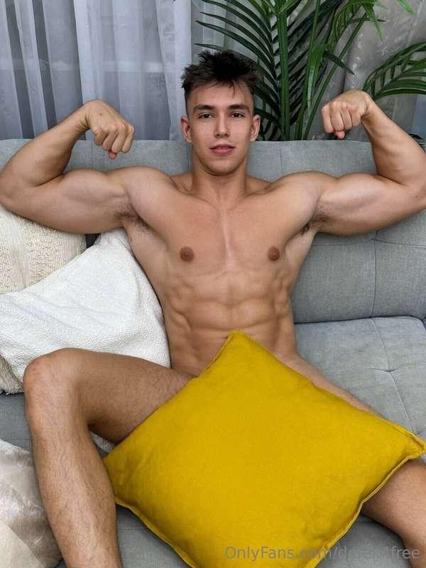 Aesthetic lad @craig4kane, has a lot to offer😍 From long rom..