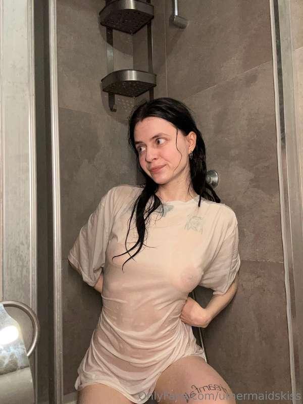 A wet T-shirt always adds a bit of intrigue, doesn’t it? 💦😉W..