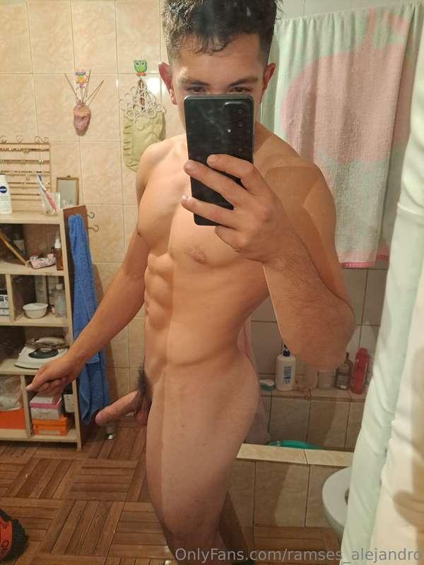 Me gusta sacarme fotos desnudo en los espejos 🫰