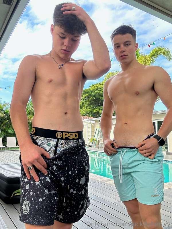 Getting naked with my bro Michael 🙈🥵 that's all imma say 😳 P..