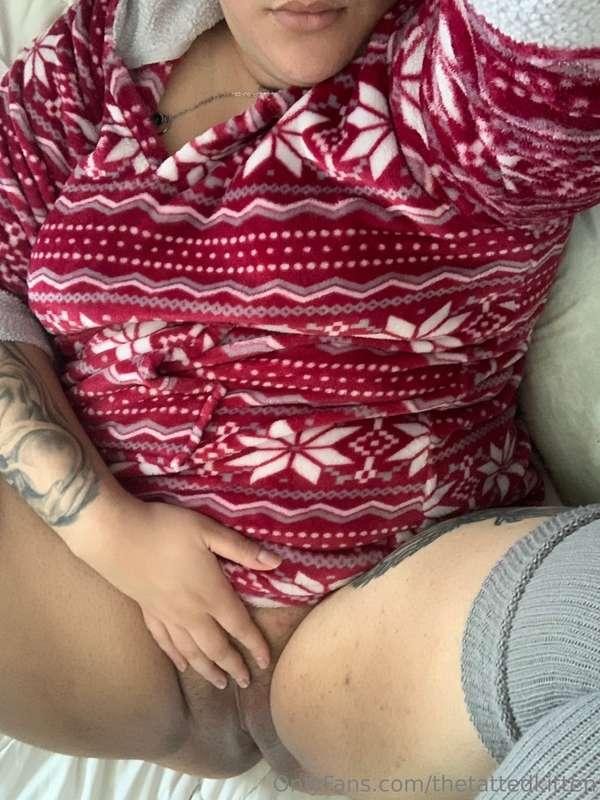 I love being comfy and warm, playing with my pussy while hid..