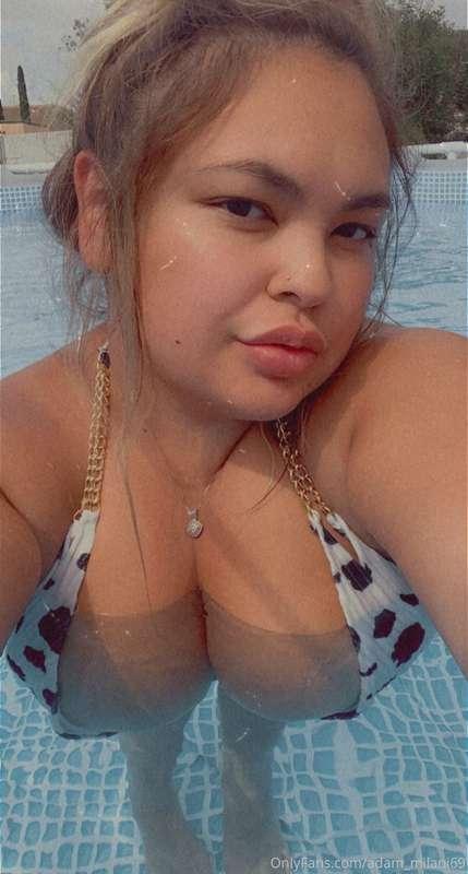 Baby check those DMs 😈😈 @asian_babe10