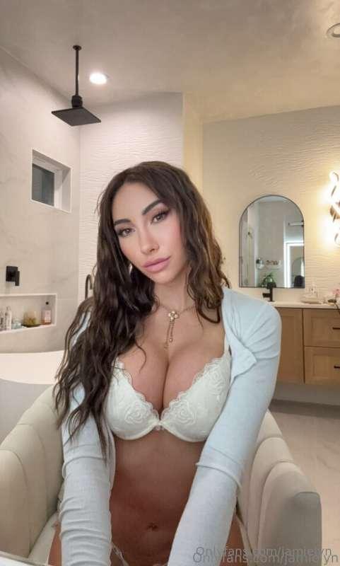 How innocent do I look? 🤍