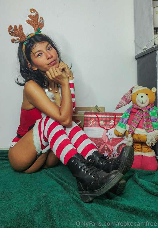 Chirstmass pics 8/8  found this complete set in onlyfans.com..