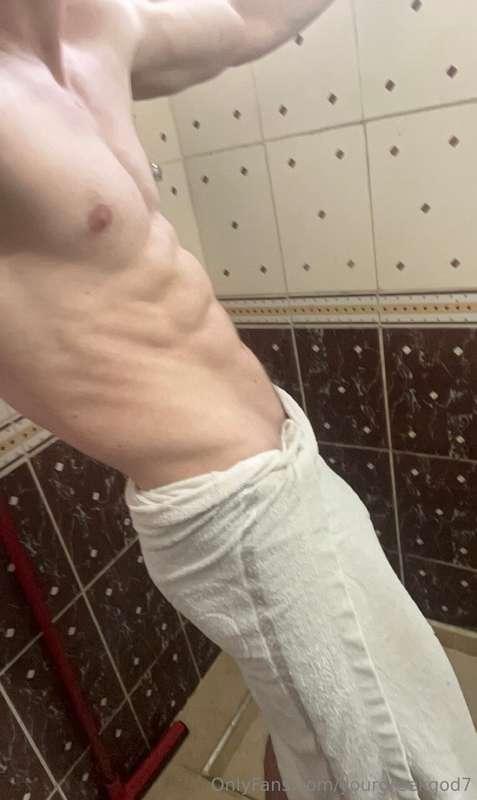 Get in the shower with me😇