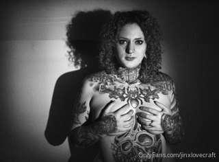 I like the stark difference between black and white and how ..