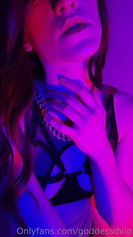 I took some new photos tonight 👀📸 
Start swiping and send ti..