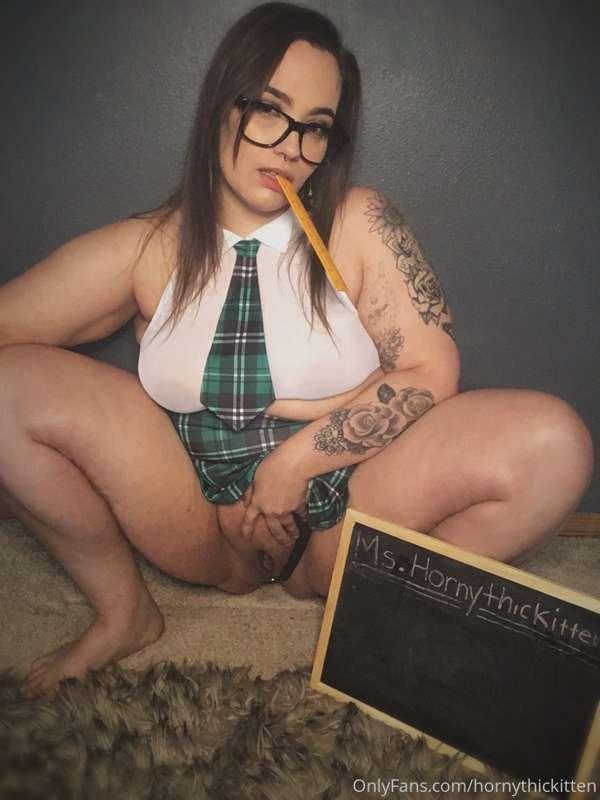 Who wants to see your naughty teacher do anal? 🍎