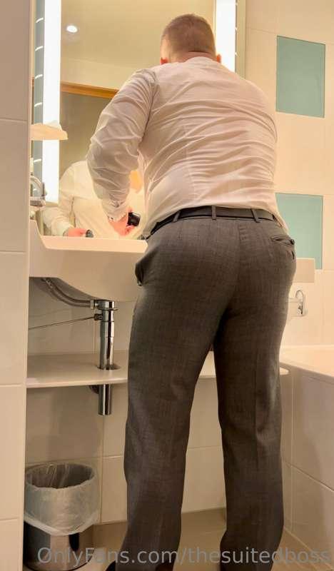 thesuitedboss image #0