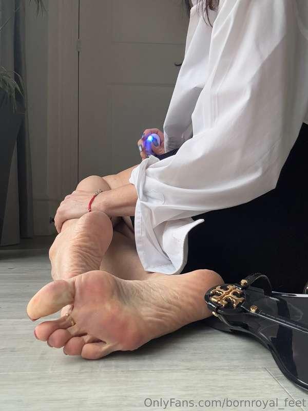 bornroyal_feet image #3