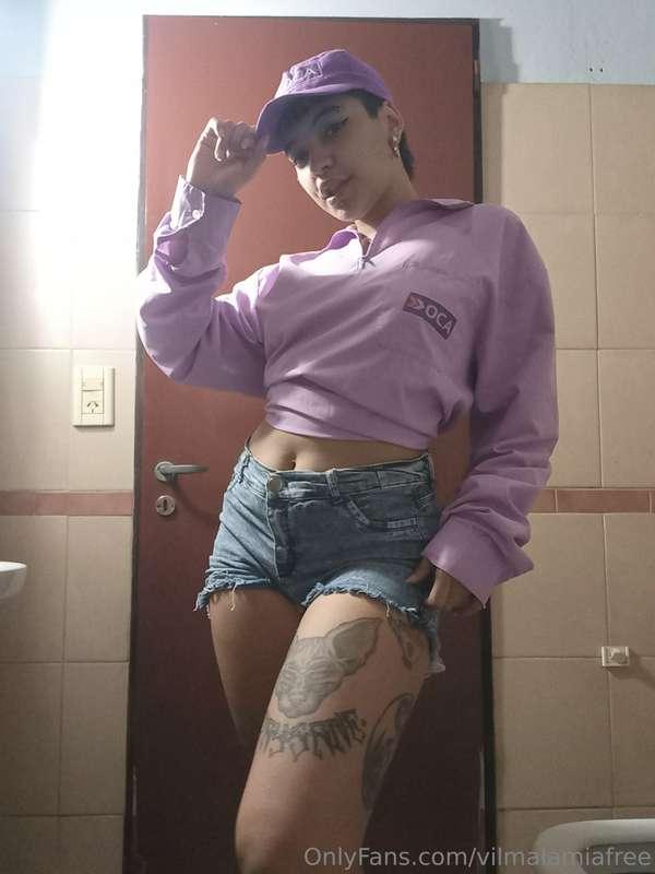 Y esto? Tu compañera de trabajo se toca en el baño 🔥 y vos l..