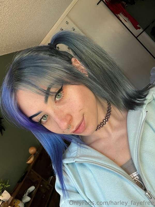 new hair reveal 💙🩶 what do we think?? 
🩶 NEW CONTENT COMING ..
