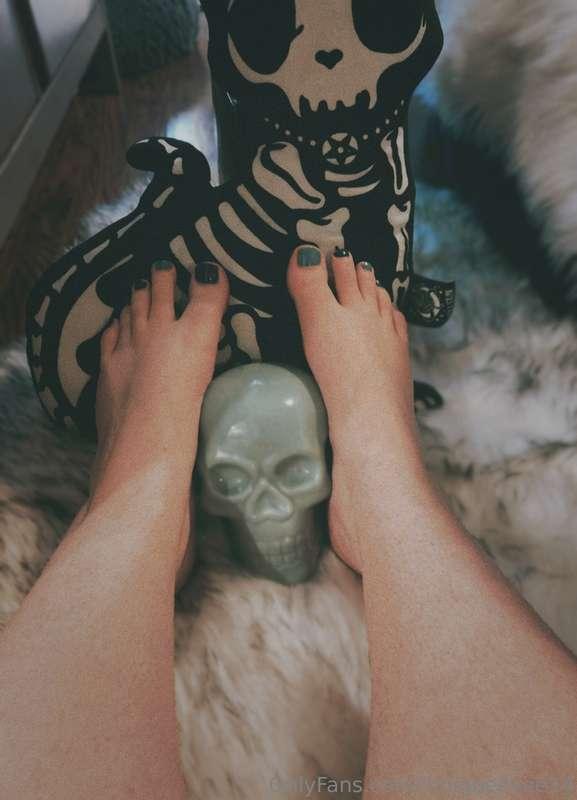 Halloween toes 💀🐈‍⬛️💀🐈‍⬛️💀🐈‍⬛️💀🐈‍⬛️💀🐈‍⬛️