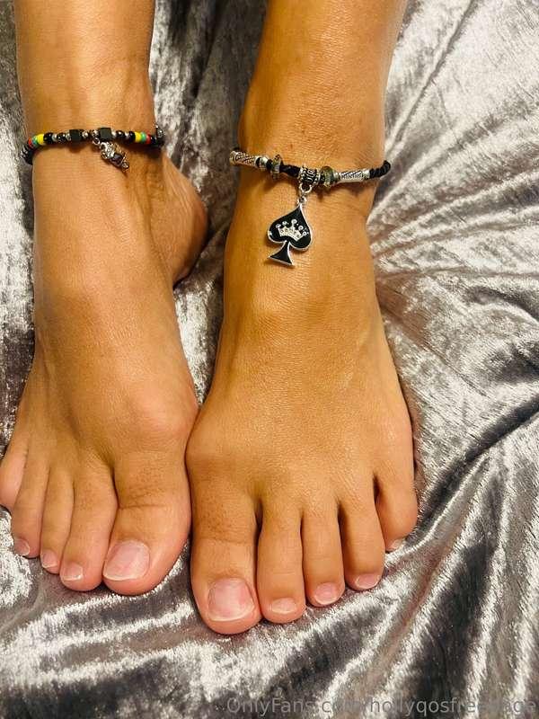 Who likes my naked toes❓