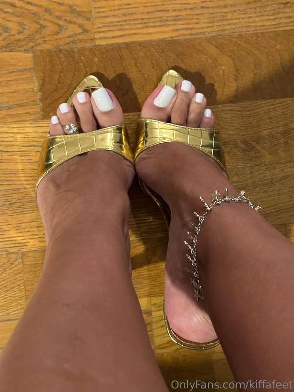 Ready for a foot party in Paris