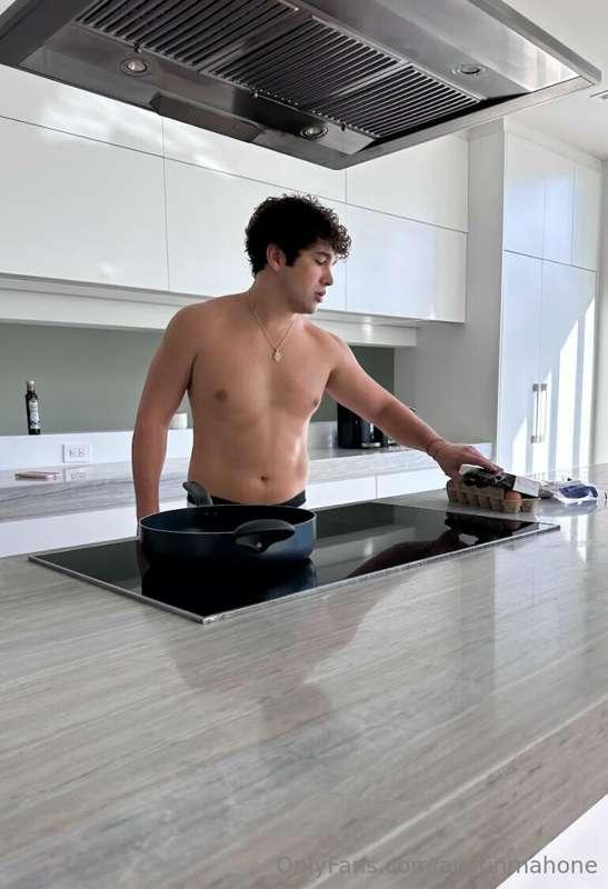 Get you a guy who’s great in the kitchen and bedroom 😏