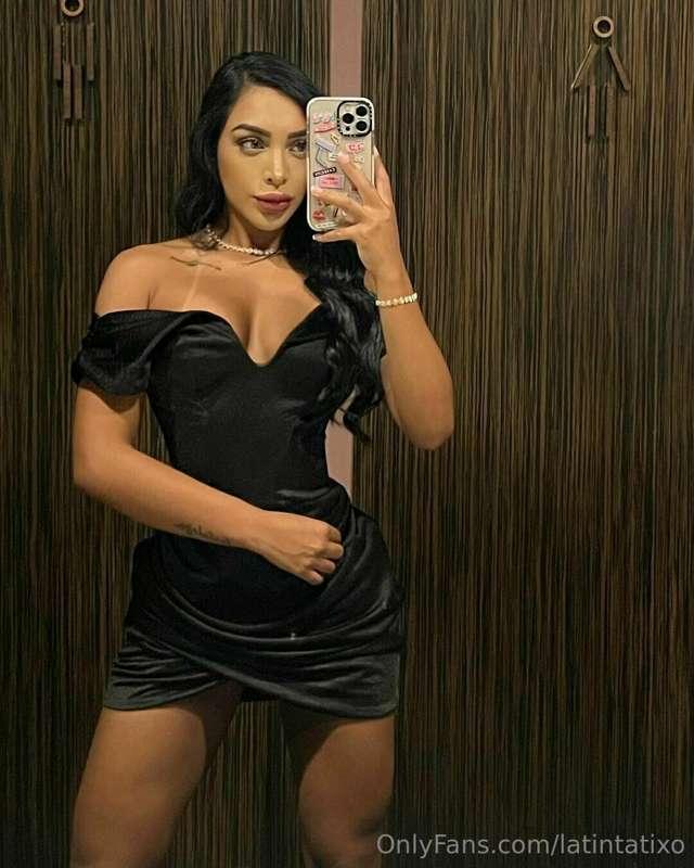 I love this black dress❤