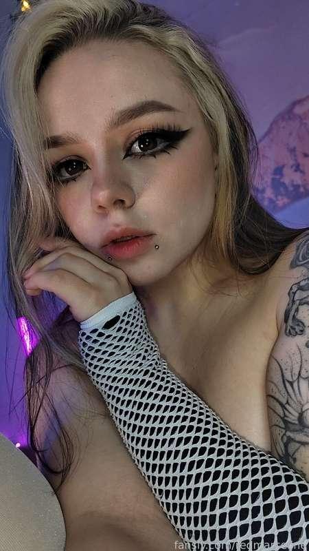 I bet you see my face when you close your eyes

#fyp #cute #bigeyes #anime #egirl #alt #tattoo #waifu #face #pierced