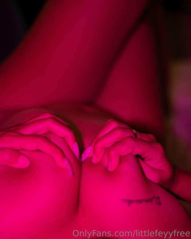 nipple pinching never felt better 🤤

https://onlyfans.com/li..