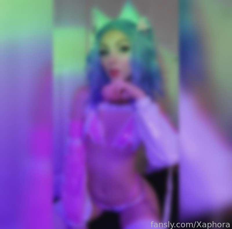 Some sitting cyber kitty shots! I have a few more photos to share, including a bunny version! 🫣 

These 5 photos showcase me in multiple sitting positions, squishing my boobs together, showing off my ass and doing playful poses like a kitty! 

Unlock for an extra pic sent to your DMs! (If you’re an angel tier, tip this post for the extra!) 💗🤑

#catgirl #lewd #moeflavor #ass #cleavage #booty #thighs #swimsuit #findom #feet #cybercat 
