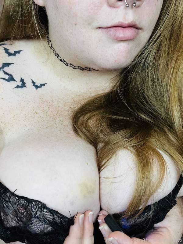 thescarlettfawx image #2