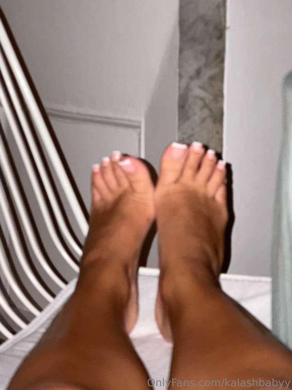 my feet have never been this tan lol 🌞