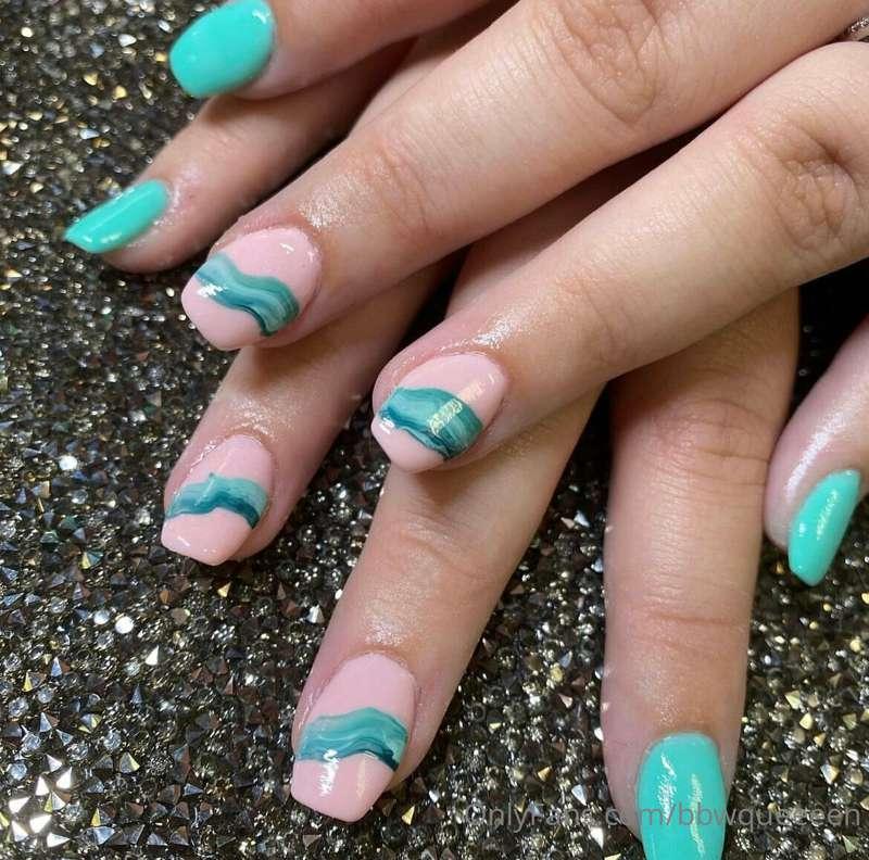 New nailssss 😍 tip me for my next set and you can see me hol..