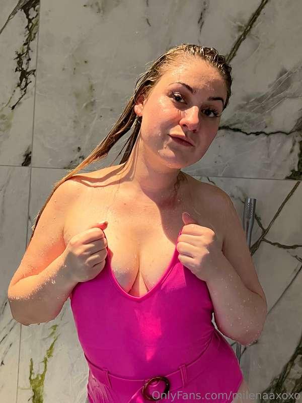 Pink Swimsuit Fun in the Shower (BIG BOOBS)🤤👀

Wanna See my ..