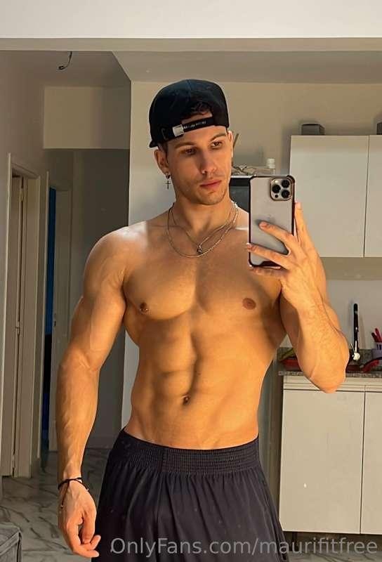 💪🏻🥵 @maurifitness
