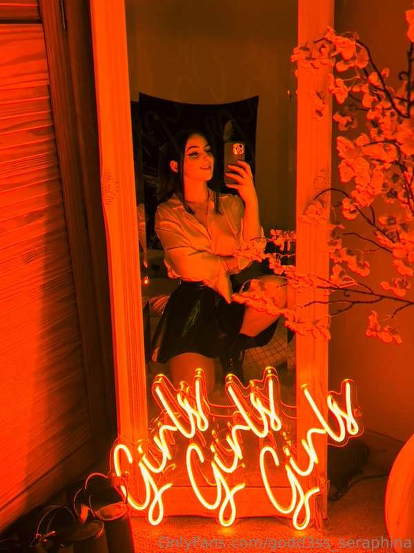 godd3ss_seraphina image #0