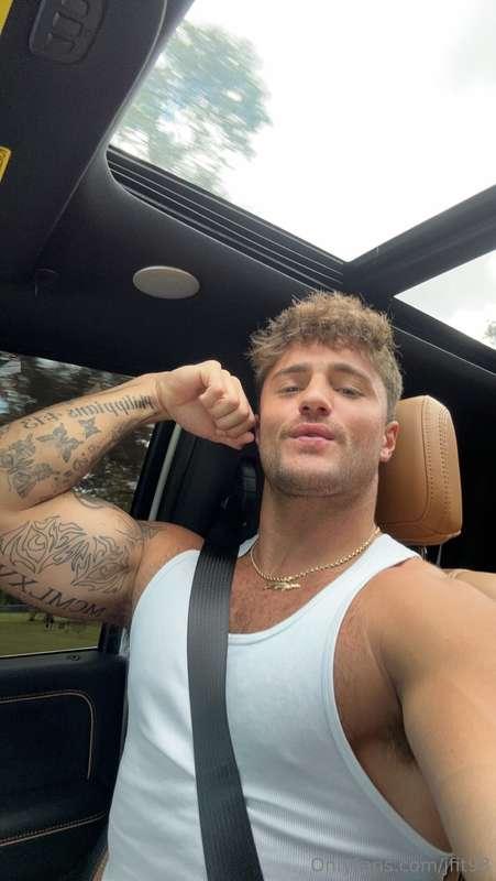 who wants me to jerk off in the new whip 😈