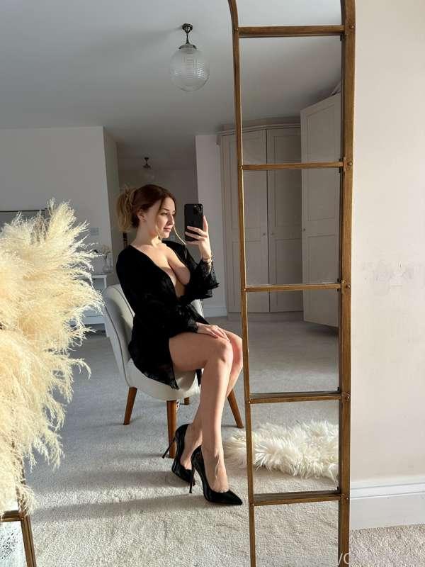 oliviafleur image #1