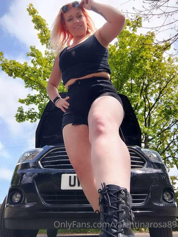 Nature makes me look so hot 🔥 Don't you agree? Video droppin..