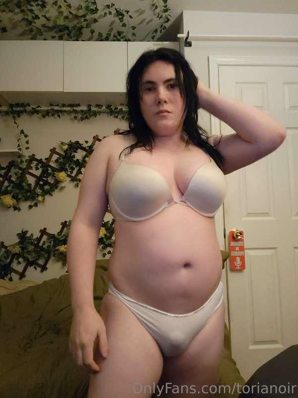 Fans of white panties?? Love a good bulge in panties 😜