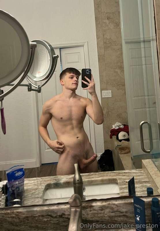 Late night shower? 🥵