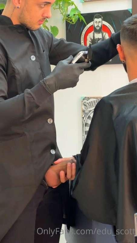 Lots of concentration 💇🏻🥵🔥 @theospicy