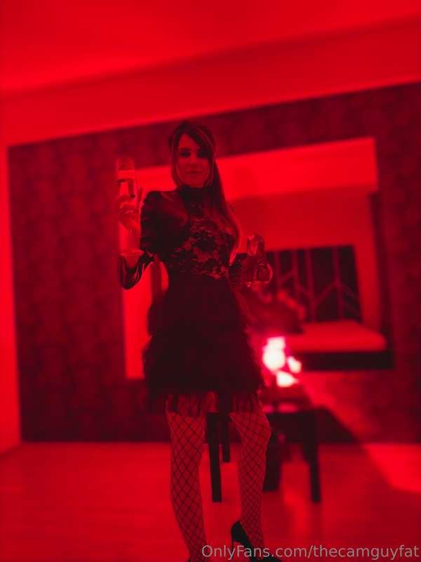 trying to get the perfect photo at the swingerpary....with @..