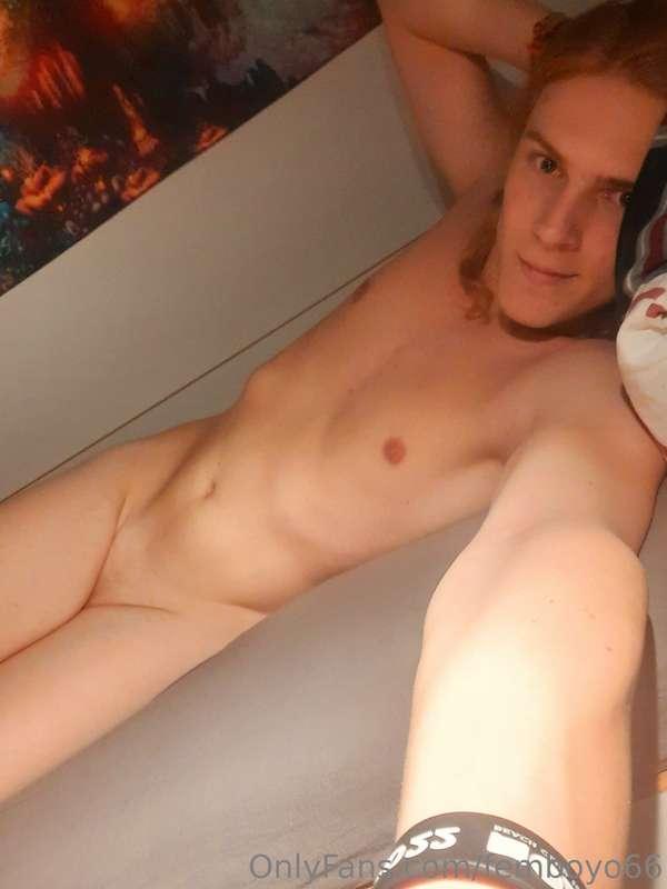 Hope you like a pretty boy in your bed.
Imagen me being your..