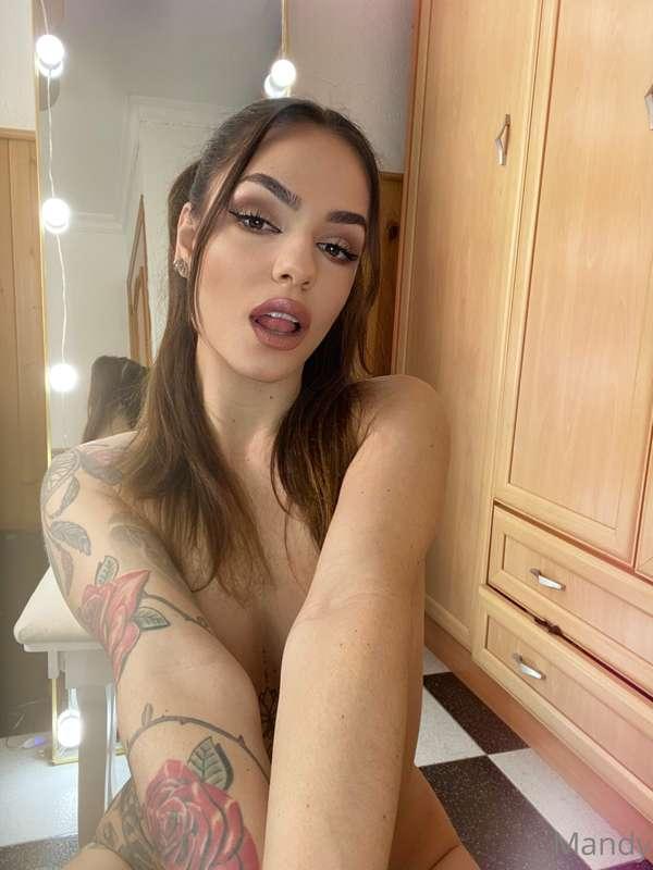 I LOVE TO RIDE MY DILDO AND THEN SUCK IT🥒👅