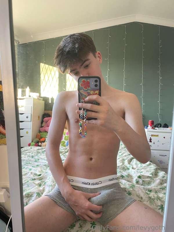 levygoth69 image #5