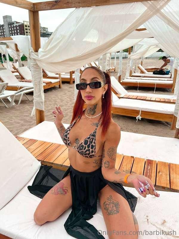Here on vacation,🏖️ tell me would you like to get naughty wi..