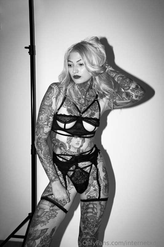 Hey lovelies <3 

A big and warm welcome to my official OF-A..